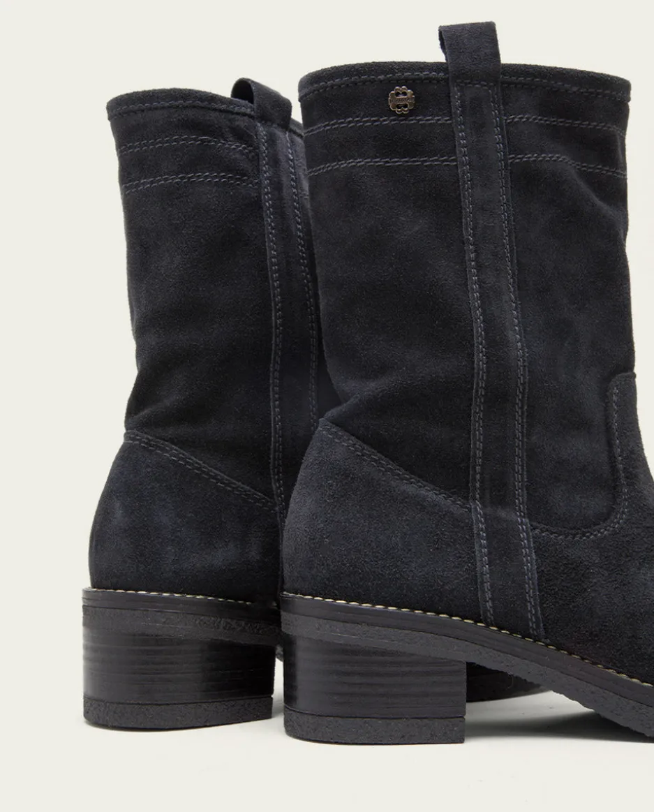 Botas Planas Carbon Con Tiradores Paula