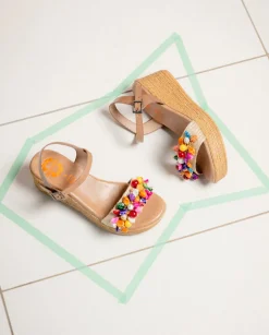 Sandalia Cuña Con Abalorios Taupe Colores Irati