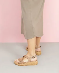 Sandalia Cuña Piel Taupe Gisela